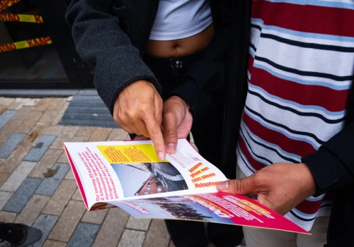 Merch en programma&shy;boek